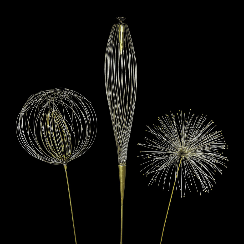 Κοσμήματα, συλλεκτικά αντικείμενα και γλυπτά στην έκθεση του Βαγγέλη Πολύζου