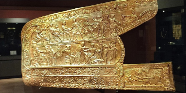 Μενδώνη για τον χρυσό των Σκυθών στην Ουκρανία: Αποτρόπαια λεηλασία