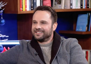 Μέμος Μπεγνής: «Το ότι ‘κόβονται’ από serial gay φιλιά μού δείχνει ότι η κοινωνία είναι πολύ οπισθοδρομική»