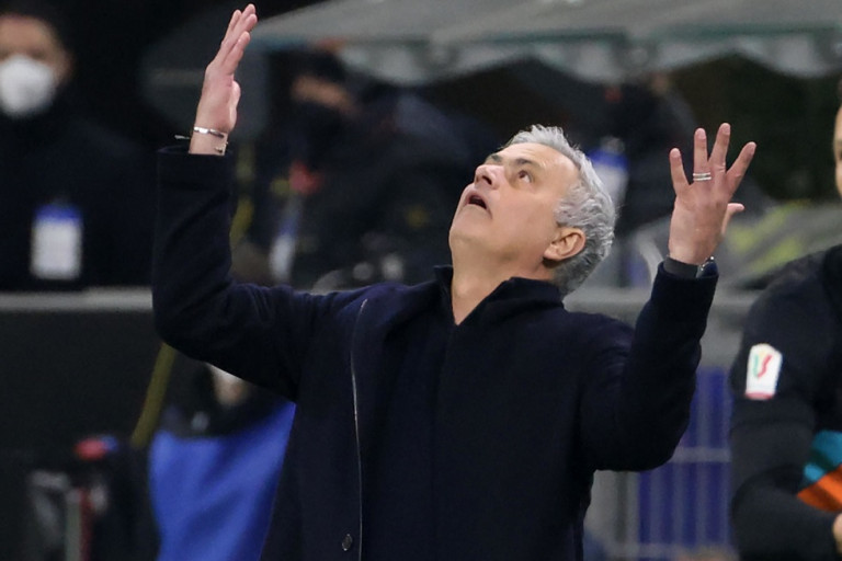 Ο Μουρίνιο οδήγησε το πούλμαν της Ρόμα και παραλίγο να το χτυπήσει