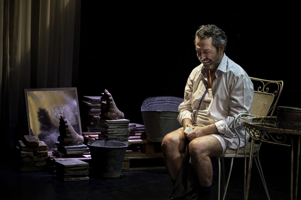 Χατζηπαναγιώτης και Καρατζογιάννης παρουσιάζουν το μονόπρακτο «Αυτός και το παντελόνι του» του Ι. Καμπανέλλη