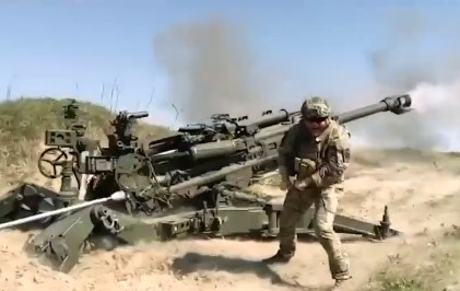 Ουκρανία: Νέα αμερικανικά χόβιτσερ στη γραμμή του μετώπου – Τι αναφέρει η πρεσβεία των ΗΠΑ