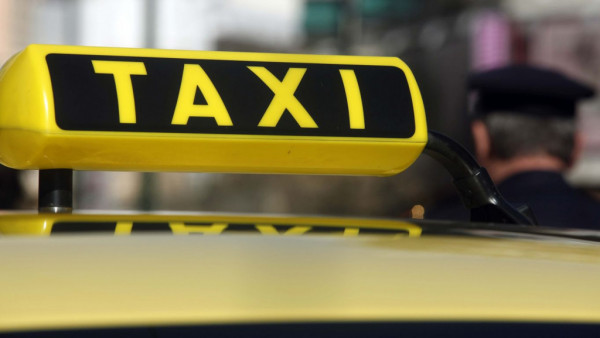 Ηράκλειο: Πώς νεαρή πελάτισσα ξάφρισε ταξιτζή μπροστά στα μάτια του