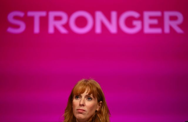 Άντζελα Ρέινερ: Η κοκκινομάλλα «Νέμεσις» του Μπόρις Τζόνσον