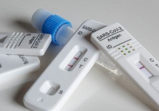 Κοροναϊός: Επιστήμονες ανέπτυξαν τεστ που ανιχνεύει τις παραλλαγές