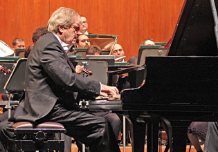 Ο θρυλικός πιανίστας Justus Frantz διευθύνει την Underground Youth Orchestra