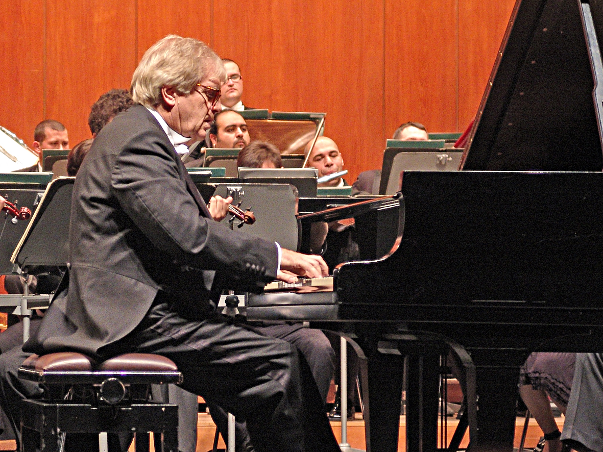 Ο θρυλικός πιανίστας Justus Frantz διευθύνει την Underground Youth Orchestra