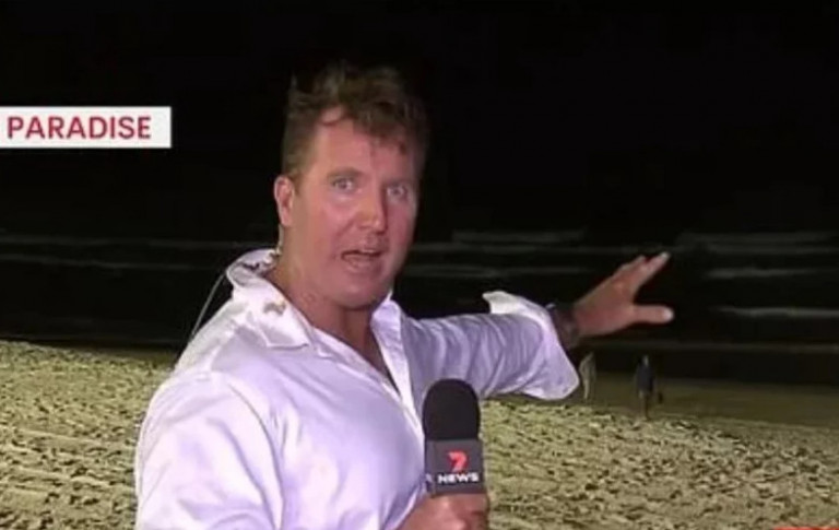 Δημοσιογράφος ορμά στη θάλασσα για να σώσει 10χρονο που πνιγόταν