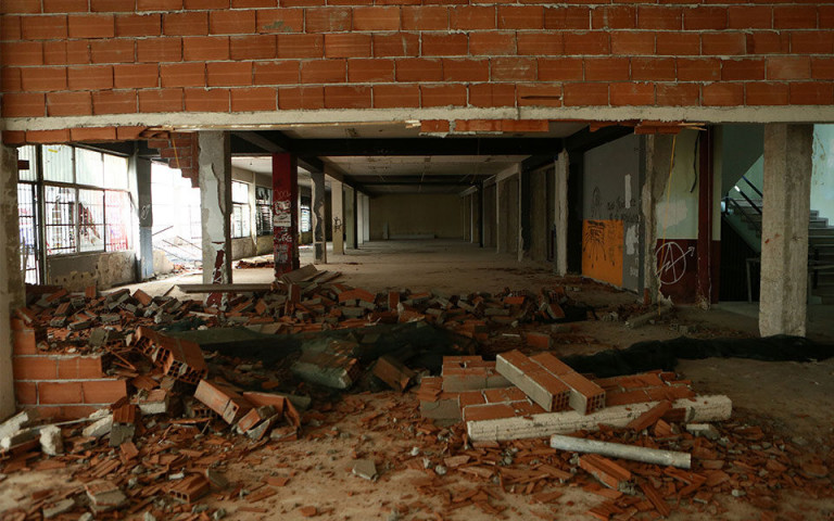 «Δημοκρατία ή τρομοκρατία;»: Ζημιές και καταστροφές στο ΑΠΘ – Τι λέει ο πρύτανης