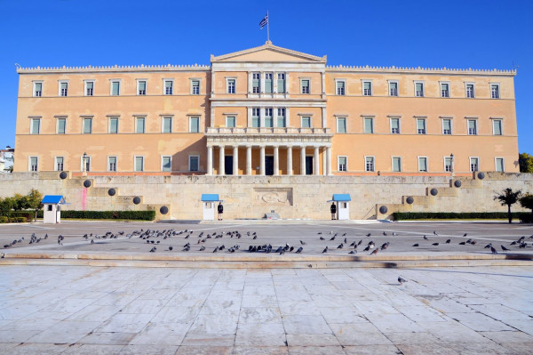 Δημοσκόπηση: Επέστρεψε σε διψήφια ποσοστά η διαφορά ΝΔ με ΣΥΡΙΖΑ – Η νέα εικόνα μετά τα κυβερνητικά μέτρα