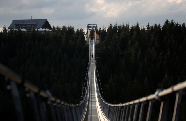 Τσεχία: Πάνω στη μεγαλύτερη κρεμαστή γέφυρα στον κόσμο