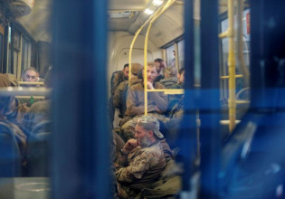 Πόλεμος στην Ουκρανία: Τι θα κάνει ο Πούτιν με τους παραδομένους του Azovstal