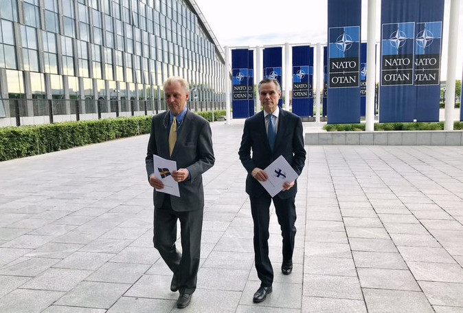 Φινλανδία και Σουηδία κατέθεσαν επίσημα αίτημα ένταξης στο ΝΑΤΟ