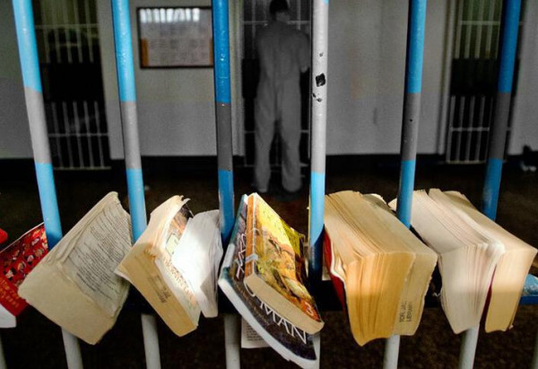 Η «Συμμαχία για την Ελλάδα» συγκεντρώνει βιβλία για τα καταστήματα κράτησης