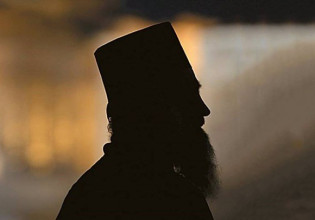 Ρόδος: Εκβίαζε ιερέα πως θα δημοσιεύσει φωτογραφίες του στο διαδίκτυο – Του «έφαγε» 20.000 ευρώ