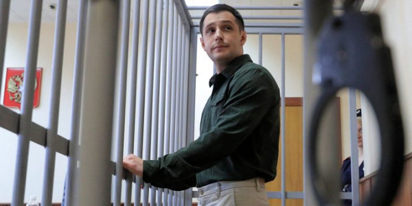 Αίματα, ακαθαρσίες και άνθρωποι «ζόμπι»: Πεζοναύτης περιγράφει την κράτηση σε ψυχιατρείο της Ρωσίας