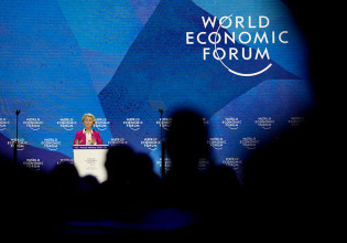 Φον ντερ Λάιεν: Σύντομα σε λειτουργία νέοι σταθμοί LNG σε Ελλάδα, Κύπρο, Πολωνία