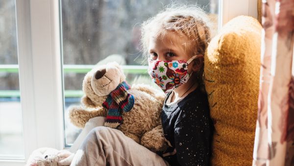 Κοροναϊός: Η προηγούμενη νόσηση δεν προστατεύει τα παιδιά από την Όμικρον