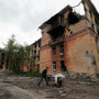 Πόλεμος στην Ουκρανία: Βρέθηκαν σε υπόγειο της Μαριούπολης σοροί 200 ανθρώπων