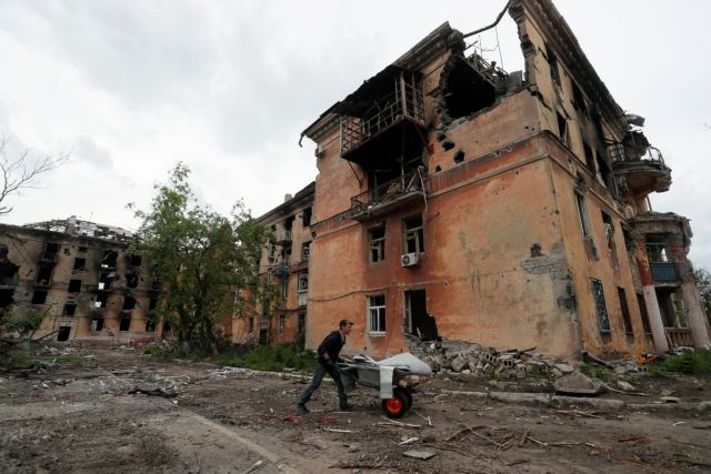 Πόλεμος στην Ουκρανία: Βρέθηκαν σε υπόγειο της Μαριούπολης σοροί 200 ανθρώπων