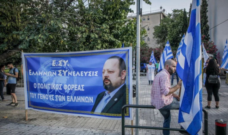 Επανεμφάνιση Σώρρα με δίμετρους μπράβους και πλήθος οπαδών του