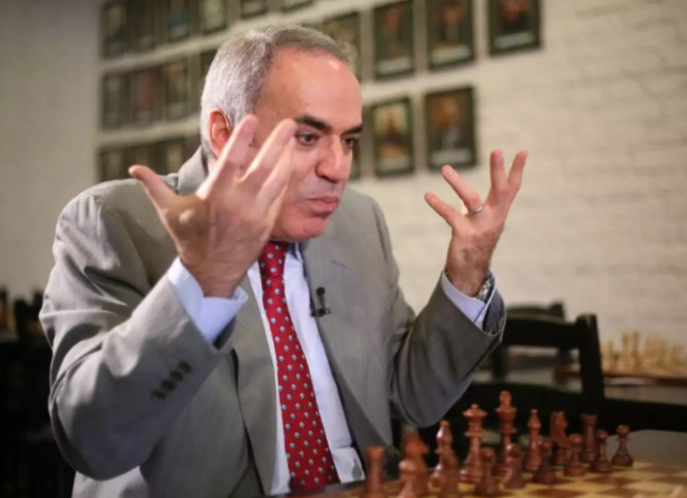 Ρωσία: Οι πολέμιοι του Κρεμλίνου Γκάρι Κασπάροφ και Μιχαήλ Χοντορκόφσκι χαρακτηρίστηκαν «ξένοι πράκτορες»