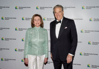 ΗΠΑ: Υπό την επήρεια αλκοόλ στα 82 του οδηγούσε ο σύζυγος της Νάνσι Πελόζι