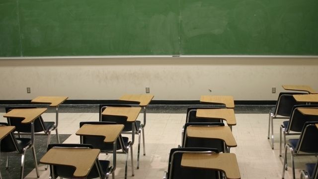 Έβαλε μαύρους μαθητές να μαζέψουν βαμβάκι – Οργή για το μάθημα περί δουλείας λευκού καθηγητή