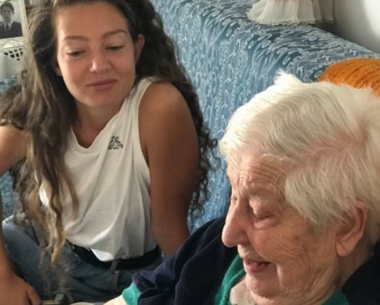 Eurovision 2022: Οι πιο γλυκές ευχές στην Αμάντα Γεωργιάδη από την εκατοντάχρονη γιαγιά της