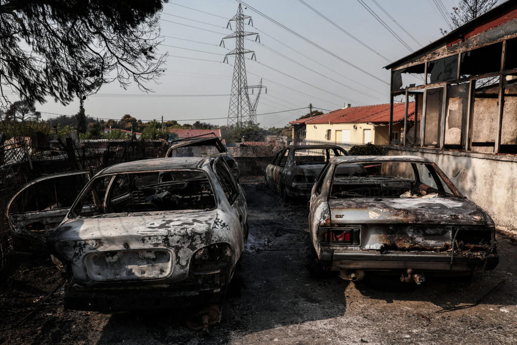 ΑΔΜΗΕ: «Δεν προκλήθηκε η πυρκαγιά στη Βαρυμπόμπη από τους πυλώνες υψηλής τάσης»