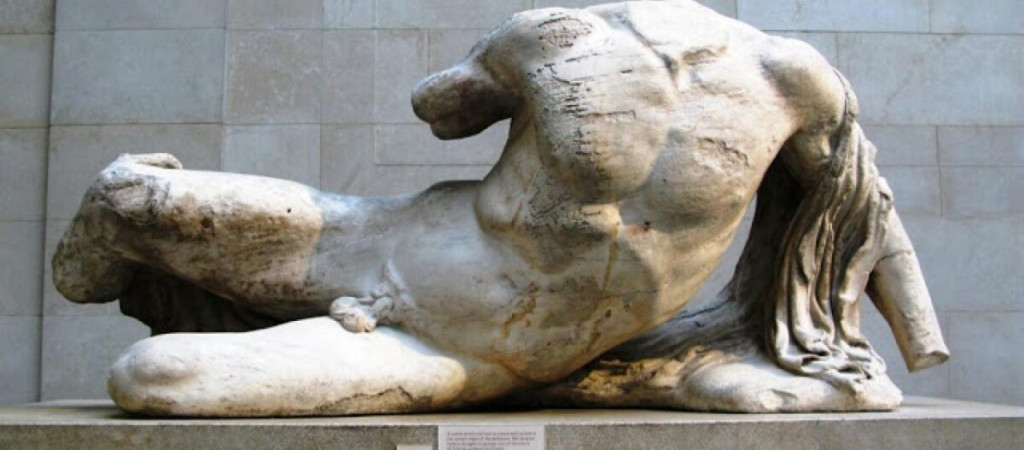 Γιατί τα αρχαιοελληνικά αγάλματα έχουν μικρά γεννητικά όργανα – Μία TikToker εξηγεί