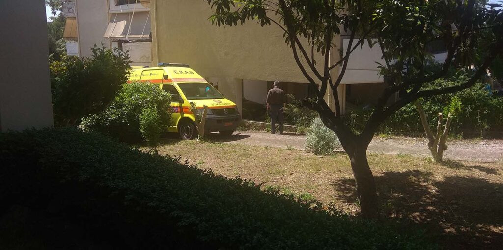 Αγρίνιο: Βουτιά θανάτου για γυναίκα από το μπαλκόνι του σπιτιού της