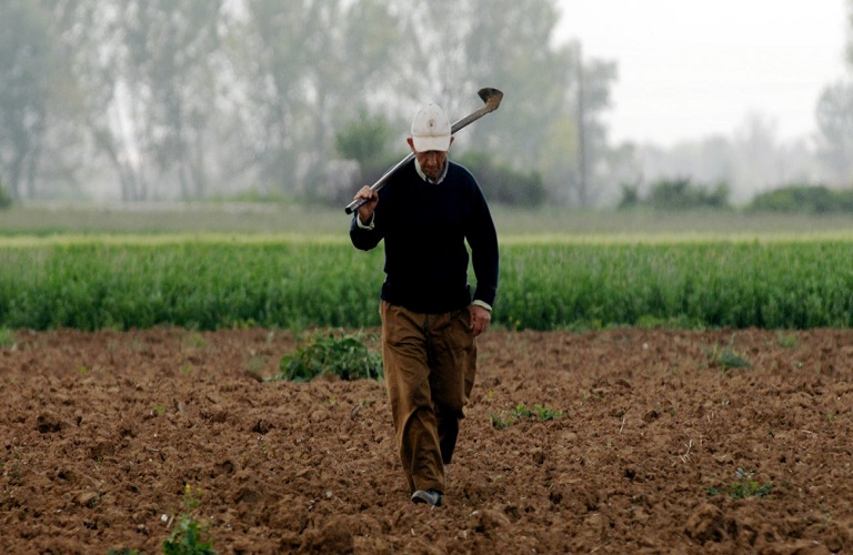 e-ΕΦΚΑ: Μείωση ασφαλιστικών εισφορών και για τους αγρότες – Τα ποσά