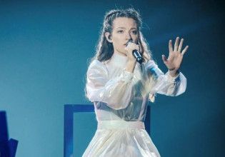 Η Αμάντα Γεωργιάδη εντυπωσίασε με αέρινη δημιουργία Celia Kritharioti στην πρόβα για τον διαγωνισμό της Eurovision