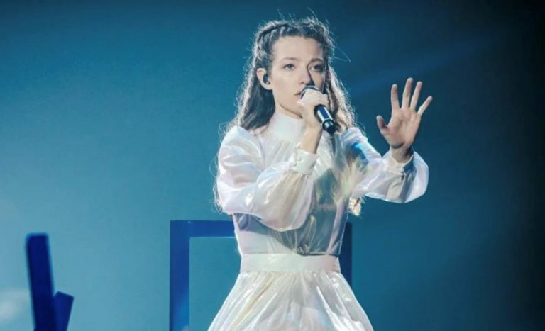 Η Αμάντα Γεωργιάδη εντυπωσίασε με αέρινη δημιουργία Celia Kritharioti στην πρόβα για τον διαγωνισμό της Eurovision