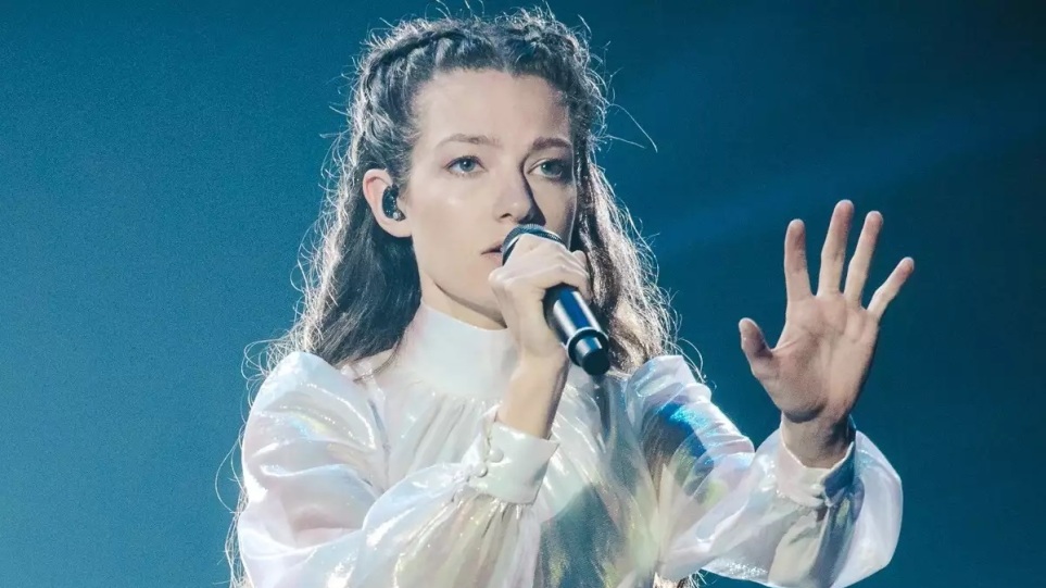 Eurovision 2022: Η αποστομωτική απάντηση της Αμάντα Γεωργιάδη στη ρατσιστική ερώτηση πολωνού δημοσιογράφου