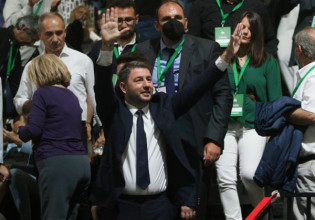 Συνέδριο ΠΑΣΟΚ-ΚΙΝΑΛ: Σε εξέλιξη η ομιλία του Νίκου Ανδρουλάκη