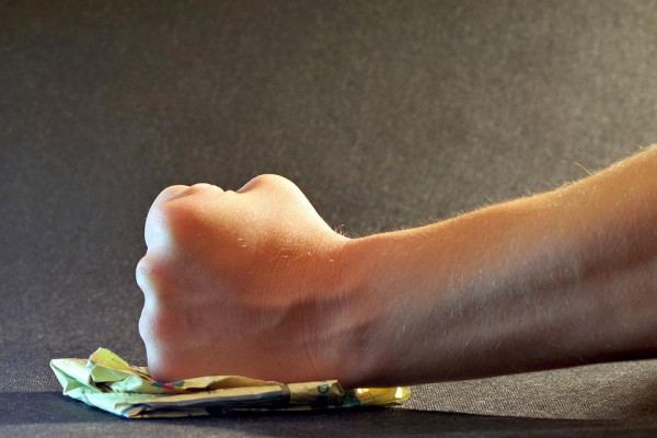 Bullying: Νέα καταγγελία μητέρας για σχολείο στην Αττική – «Χτυπούσαν τον γιο μου κάθε μέρα, του έσπασαν χέρι και πόδι»