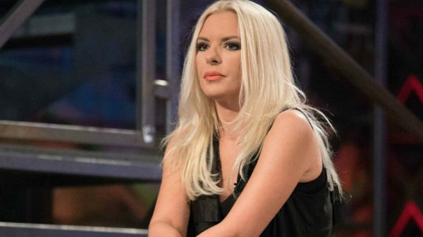 Αννίτα Πάνια: Απίθανες αποκαλύψεις – «Με πήρε μια μέρα τηλέφωνο ο Καρβέλας και…»