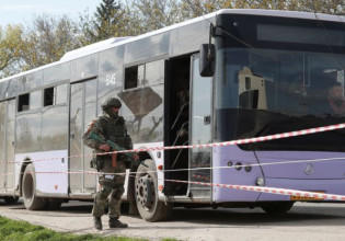 Ουκρανία: Απομακρύνονται άμαχοι από την Μαριούπολη