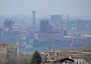 Πόλεμος στην Ουκρανία: Αβέβαιο το μέλλον των εγκλωβισμένων στο εργοστάσιο Αζοφστάλ