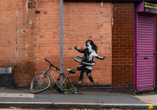 Βρετανία: Δημοτικός σύμβουλος παραιτήθηκε μετά από φήμες ότι είναι ο Banksy