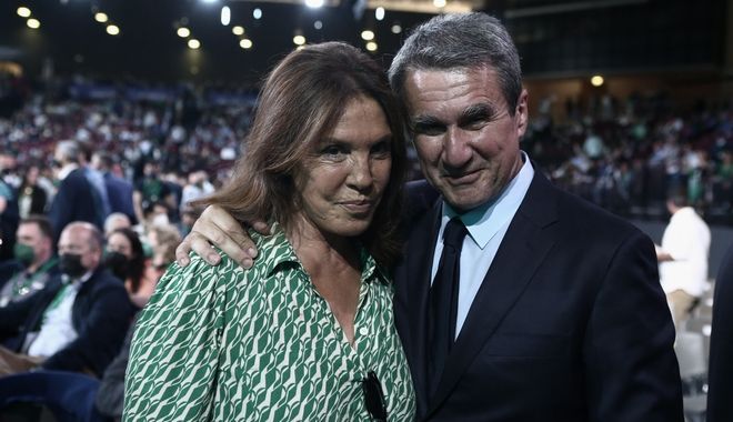 Η Βάνα Μπάρμπα με καταπράσινο φόρεμα στο Συνέδριο του ΠΑΣΟΚ