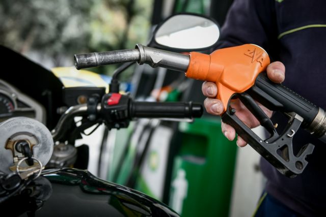 Fuel Pass: 900.000 δικαιούχοι θα λάβουν σήμερα χρήματα για το επίδομα βενζίνης - Το πρόβλημα των smartphones