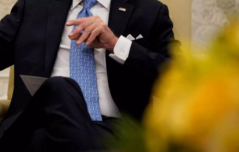 Κάντο όπως ο Τζο Μπάιντεν: Όλες οι φορές που ο Αμερικανός Πρόεδρος έχει… μιλήσει με τη γραβάτα του