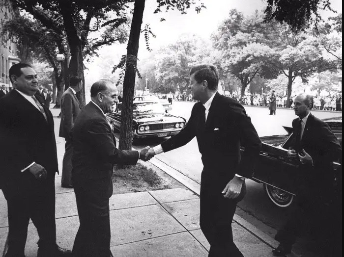 Από τον Τσόρτσιλ και την βασίλισσα Ελισάβετ μέχρι την οικογένεια Μητσοτάκη – Μέσα στο ιστορικό Blair House