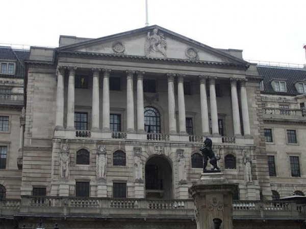 Τράπεζα της Αγγλίας: Η πράσινη μετάβαση θα κοστίσει δισεκατομμύρια σε τράπεζες και ασφαλιστικές