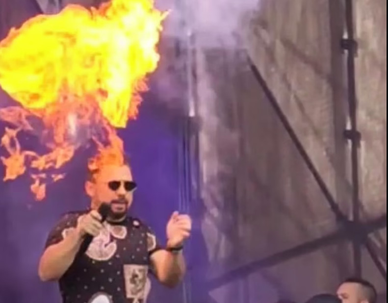 Βραζιλία: Τραγουδιστής άρπαξε φωτιά επάνω στη σκηνή την ώρα της συναυλίας