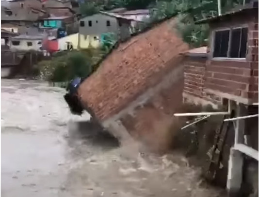 Βραζιλία: 79 οι νεκροί από τις πλημμύρες – 56 οι αγνοούμενοι και τουλάχιστον 13.000 οι εκτοπισμένοι