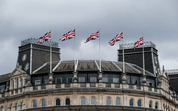 Η Βρετανία ανακοινώνει νέες εμπορικές κυρώσεις στη Ρωσία